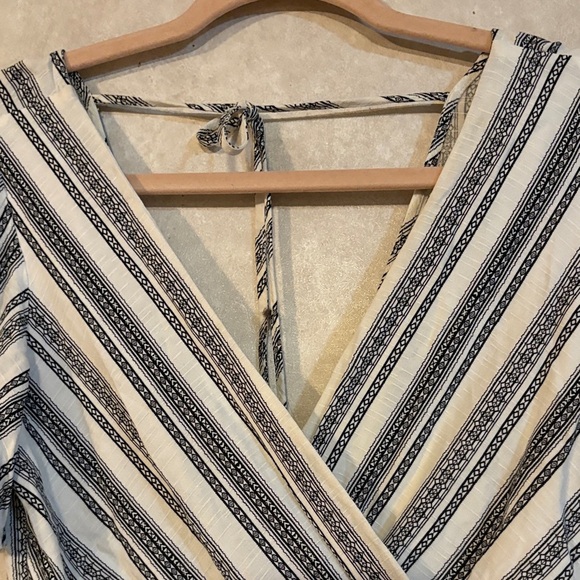 Striped V-Neck Romper - Picture 5 of 12